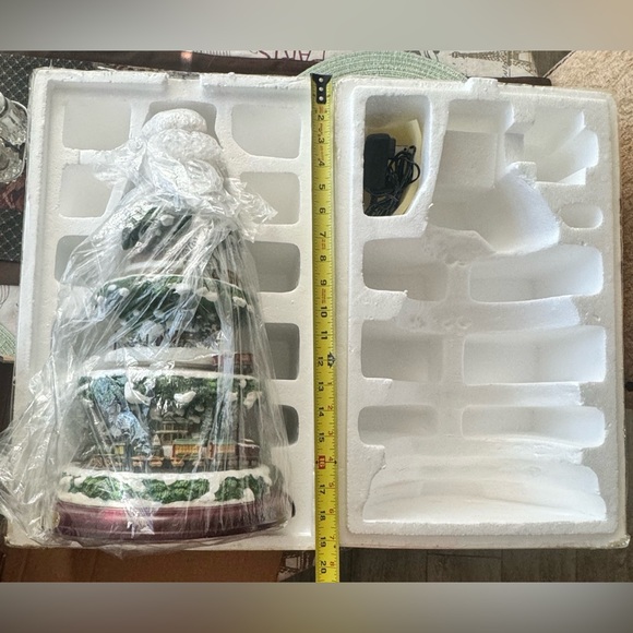 Thomas Kinkade Wonderland Express Christmas Tabletop Tree and Moving Trains - Picture 9 of 17